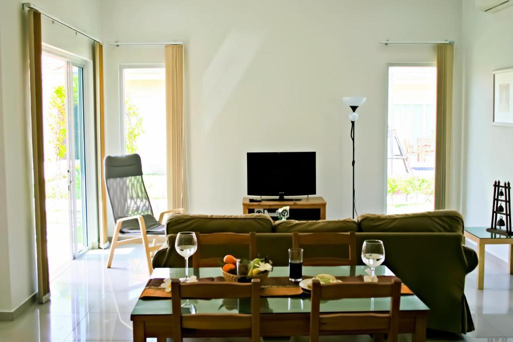 Garden Hills Villa Resort Cha-Am Room photo